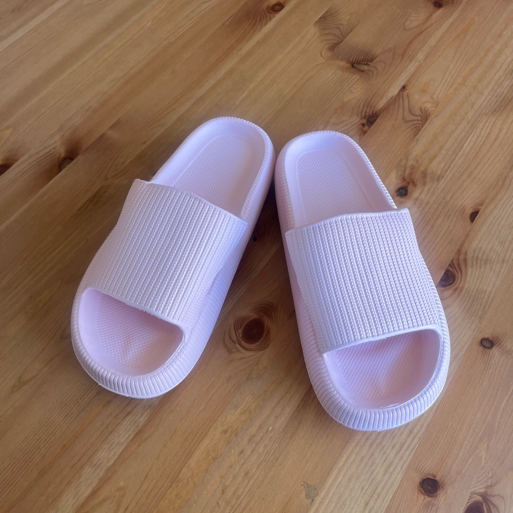 Cloudies Pink Slides Womens Size 8
